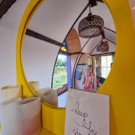 Central Tiny Houses Bukares Bagian luar foto