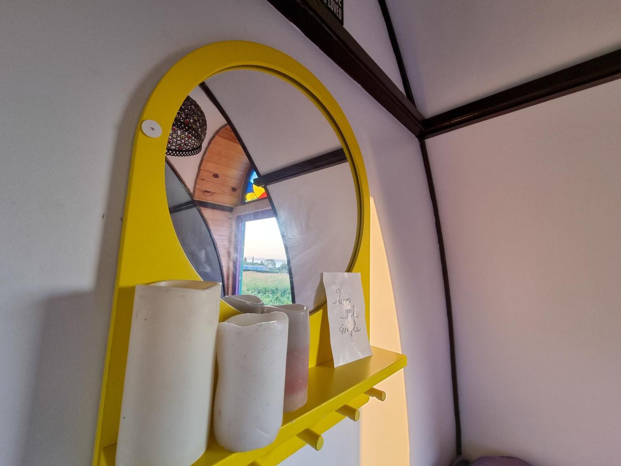 Central Tiny Houses Bukares Bagian luar foto