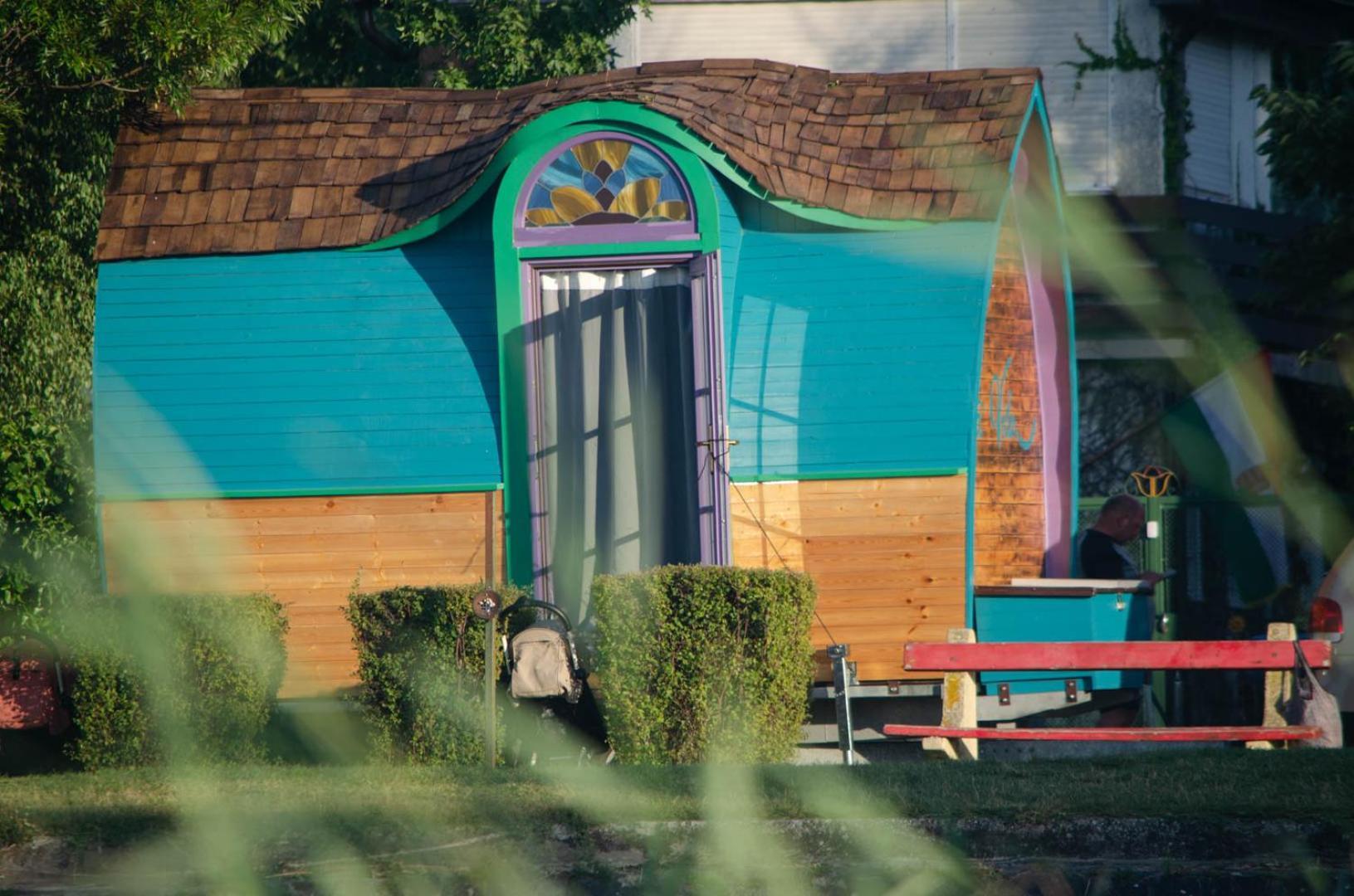 Central Tiny Houses Bukares Bagian luar foto